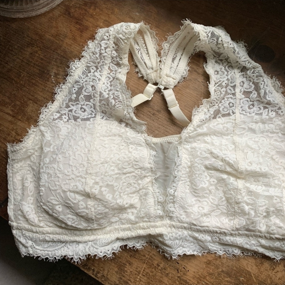 Elegant Lace Bralette in Cream